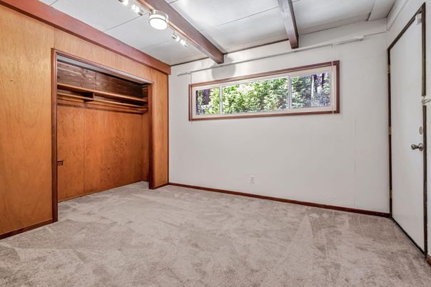 Empty room, Interior, Wooden Beams, Wooden Walls