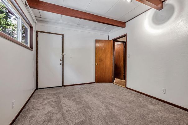 Empty room, Interior, Wooden Beams