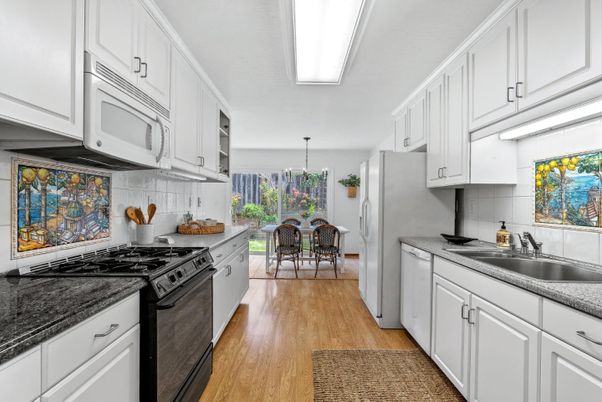 Chandelier, Dining room, Interior, Kitchen, Wood Texture Flooring