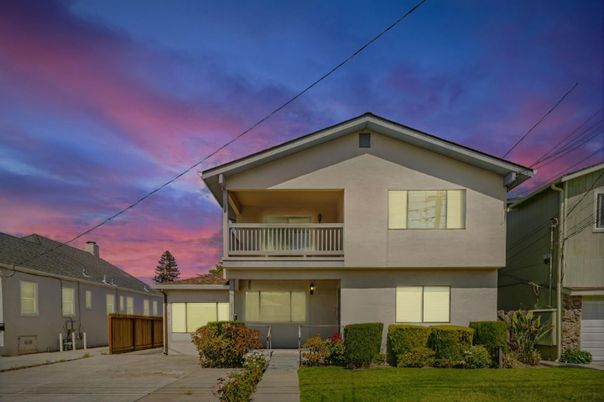 Exterior, Facade, American Craftsman