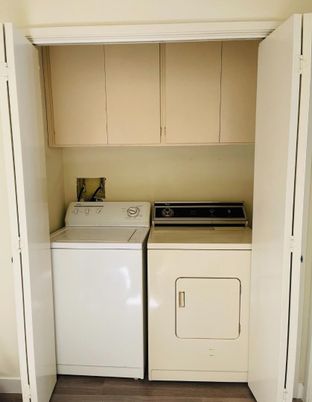 Interior, Utility Closets, Washer, Wood Texture Flooring