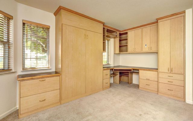 Home Office, Interior