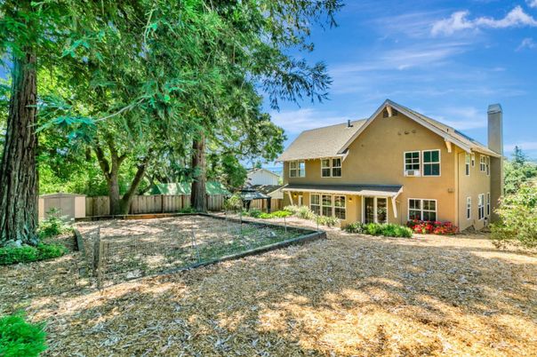 Attached, Exterior, Facade, American Craftsman