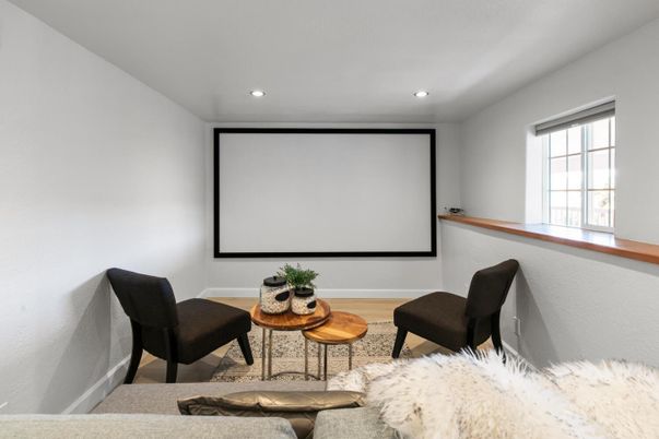 Interior, Projection Screen, Recessed Lighting, Theatre Room
