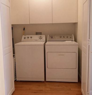 Interior, Utility Closets, Washer, Wood Texture Flooring