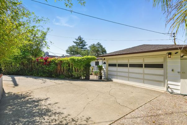 Detached Garage, Exterior