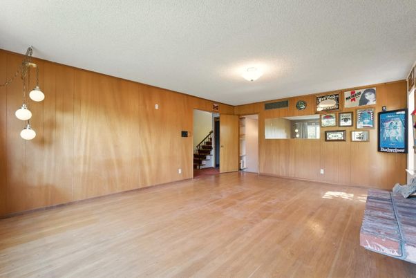 Empty room, Interior, Pendant Lights, Wood Texture Flooring, Wooden Walls
