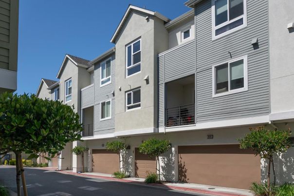Attached, Exterior, Facade, Rowhouse