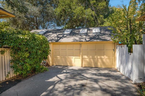 Detached Garage, Exterior