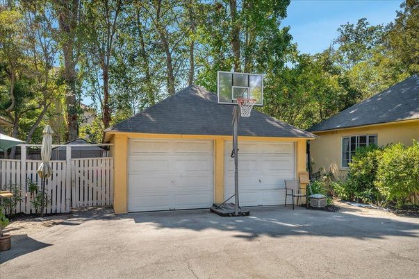 Detached Garage, Exterior