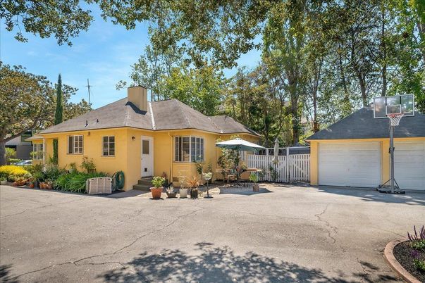 Detached Garage, Exterior