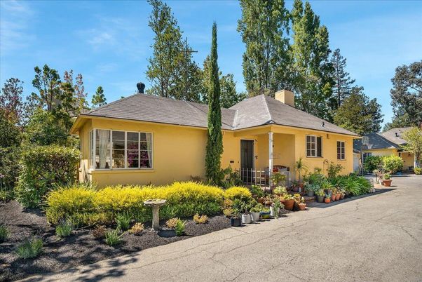 Backyard, Exterior, Facade, Ranch