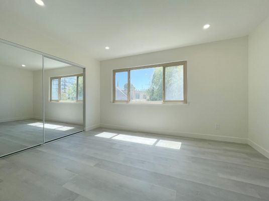 Empty room, Interior, Recessed Lighting, Wood Texture Flooring