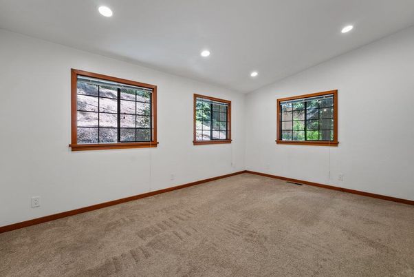 Empty room, Interior, Recessed Lighting