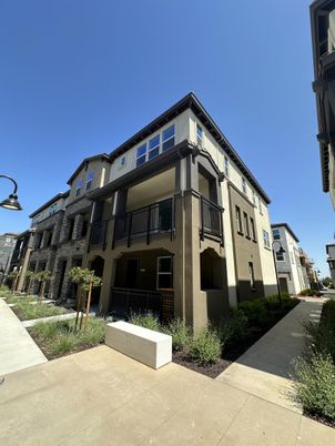 Exterior, Facade, Rowhouse
