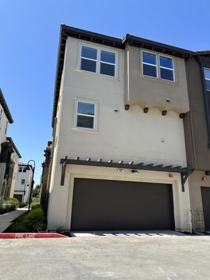 Attached, Exterior, Facade, Rowhouse