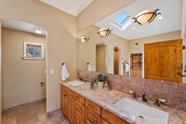 Bathroom, Dual Sink Vanities, Interior, Recessed Lighting
