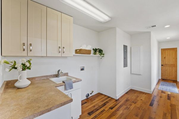 Interior, Recessed Lighting, Wood Texture Flooring