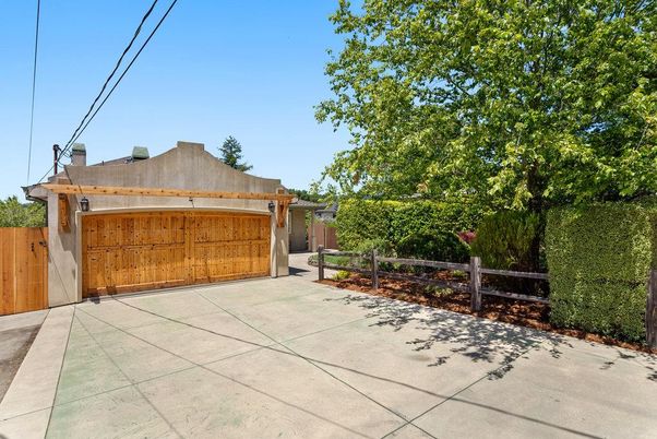 Detached Garage, Exterior