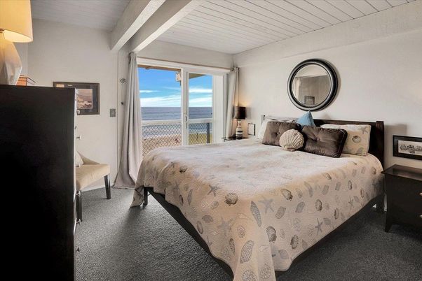 Bedroom, Interior, Water