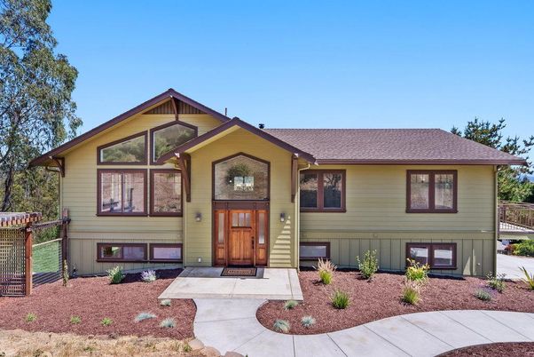 Exterior, Facade, Raised Ranch