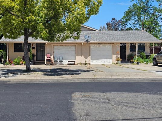 Attached, Exterior, Facade, Ranch