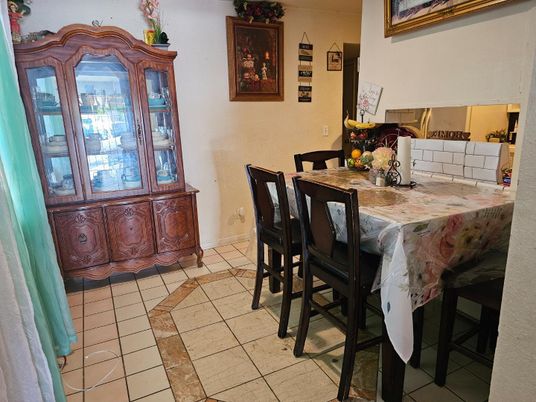 Dining room, Interior