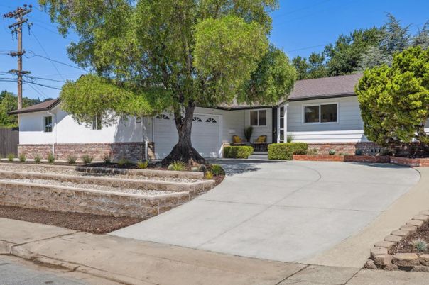 Attached, Exterior, Facade, Ranch