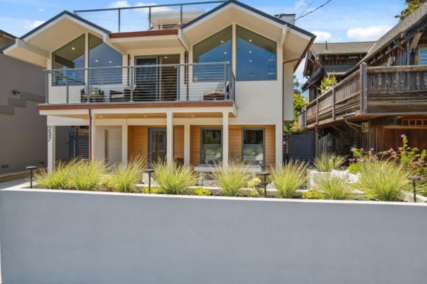 Exterior, Facade, Modern