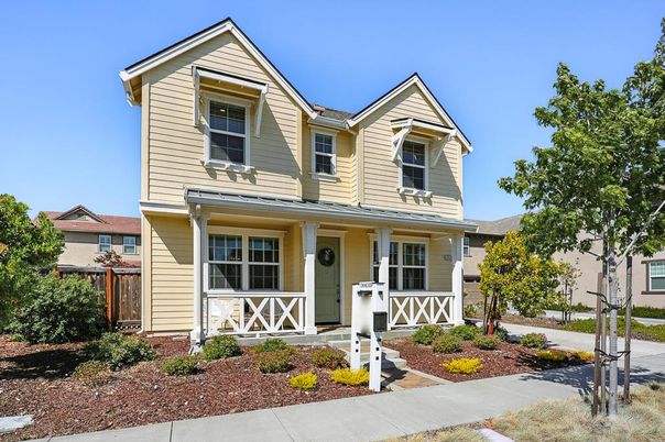 Exterior, Facade, Queen Anne Victorian