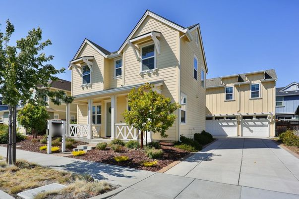 Attached, Exterior, Facade, Farmhouse