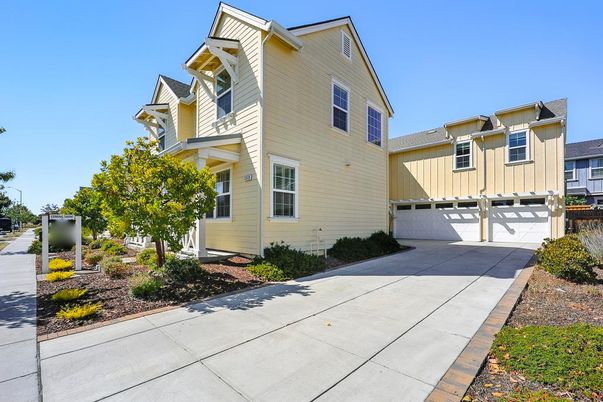 Attached, Exterior, Facade, Farmhouse