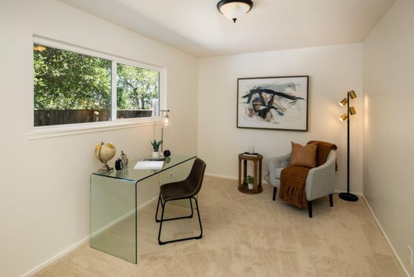 Home Office, Interior