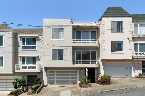 Attached, Exterior, Facade, Rowhouse
