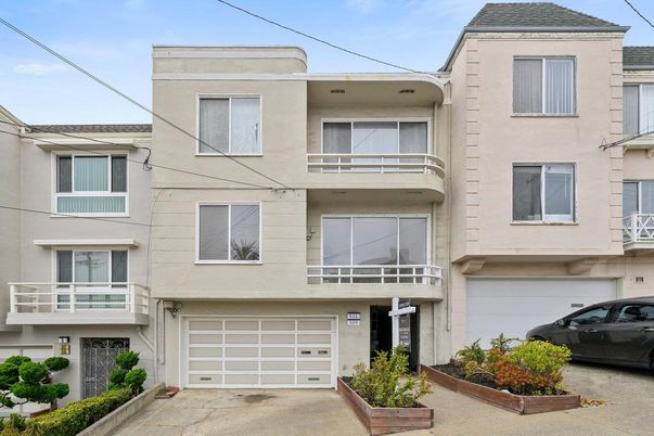 Attached, Exterior, Facade, Rowhouse
