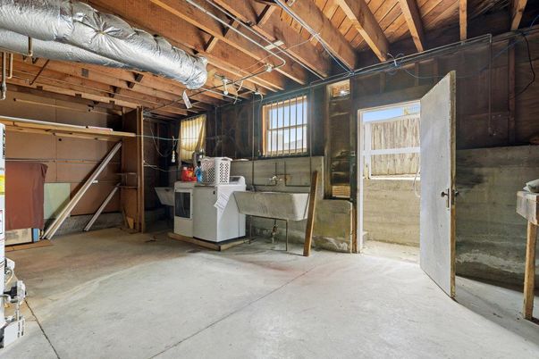 Interior, Washer, Wooden Beams, Wooden Ceilings