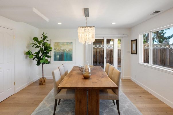 Chandelier, Dining room, Interior, Recessed Lighting, Wood Texture Flooring