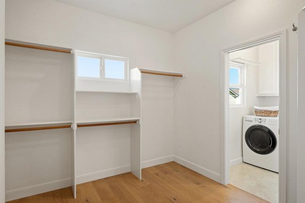 Interior, Washer, Wood Texture Flooring