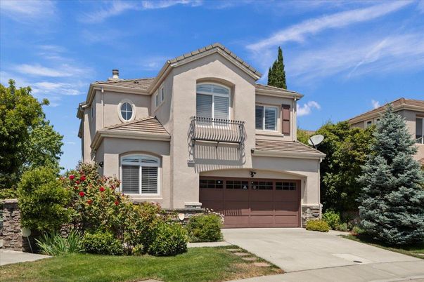 Attached, Exterior, Facade, Mediterranean