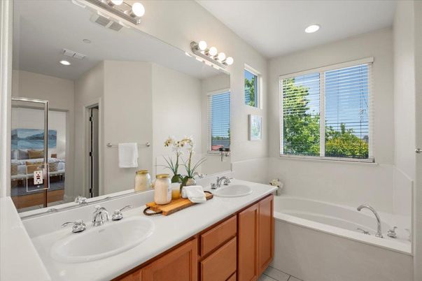 Bathroom, Dual Sink Vanities, Interior, Recessed Lighting