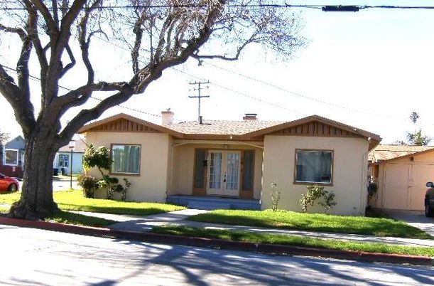 Exterior, Facade, Ranch