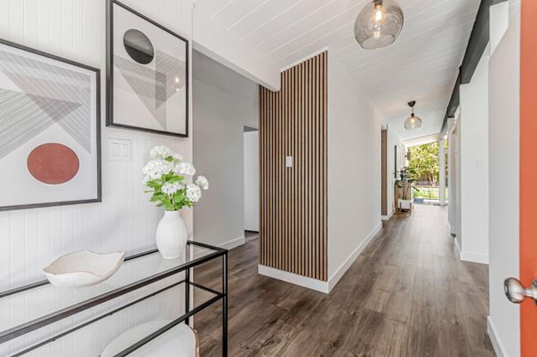Interior, Pendant Lights, Wood Texture Flooring