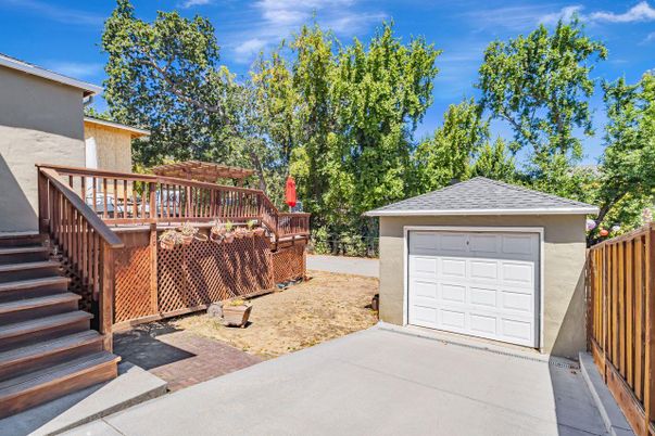 Detached Garage, Exterior