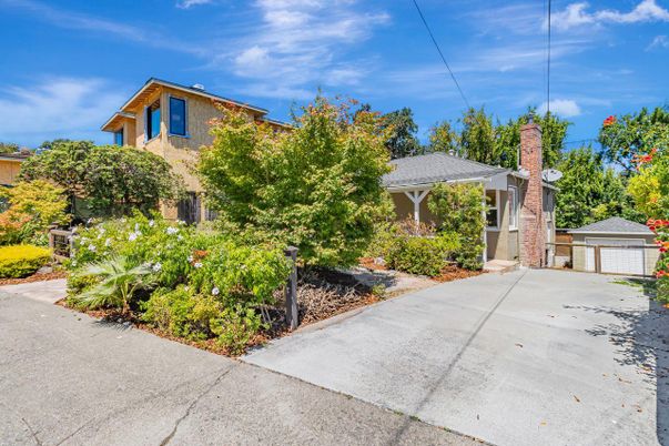 Detached Garage, Exterior
