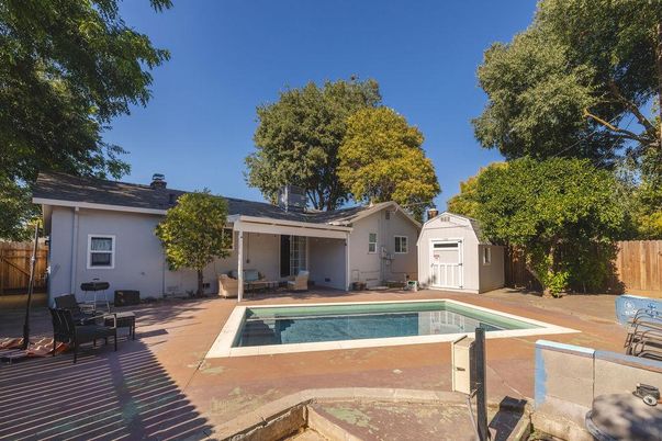 Exterior, Pool