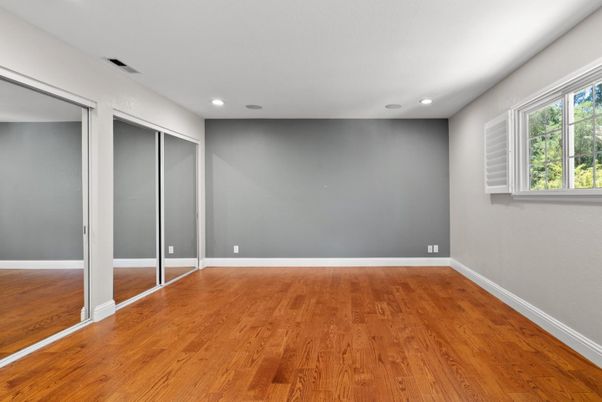Empty room, Interior, Recessed Lighting, Wood Texture Flooring