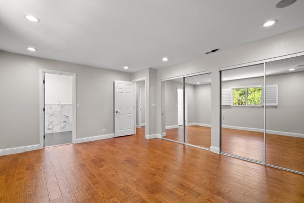 Empty room, Interior, Recessed Lighting, Wood Texture Flooring