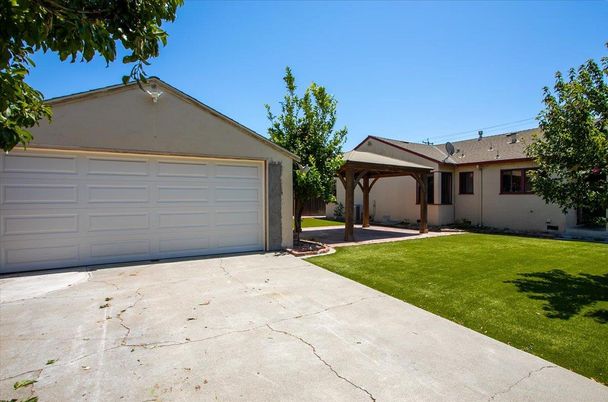 Backyard, Detached Garage, Exterior
