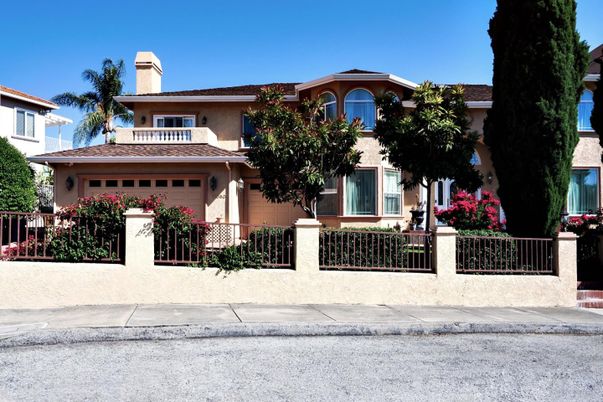 Attached, Exterior, Facade, Mediterranean