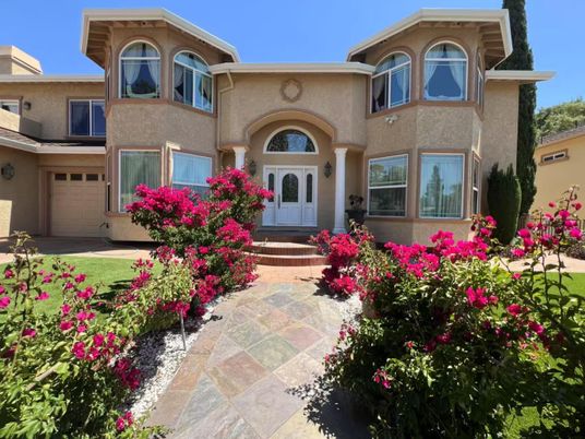 Attached, Exterior, Facade, Mediterranean